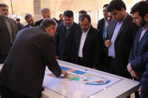 بازدید وزیر اقتصاد از پروژه ساخت اولین هتل کارخانه کشور در یزد
