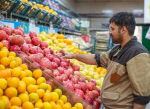 میوه ۴۴ درصد ارزانتر از سطح شهر در میادین و بازارهای میوه و تره بار به فروش می رسد