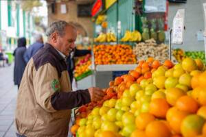 میوه در آستانه ماه رمضان ۴۴ درصد ارزانتر از سطح شهر در میادین میوه و تره بار عرضه می شود