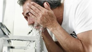 ۱۰ اشتباه بزرگ در شستن صورت