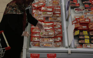 تلاش برای کنتزل قیمت خوراکی ها در بازار شب عید