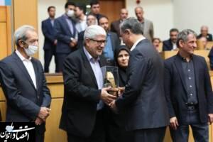 لوح و تندیس واحد منتخب تولیدی روز ملی صنعت و معدن به بهمن دیزل رسید