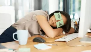 چرا برخی زنان احساس خستگی مداوم و مفرط دارند؟