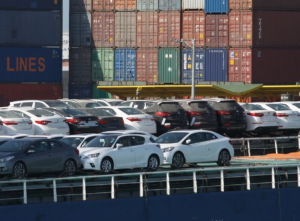 سقف‌های ارزی بسته شد: واردکنندگان خودرو در تنگنا