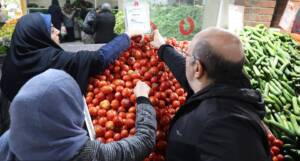 میادین میوه و تره‌بار در روز مبعث فعال هستند