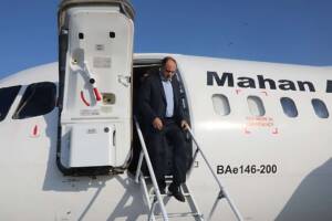 وزیر جهاد  ، برای بازدید و افتتاح طرح‌های توسعه‌ای وارد بوشهر شد