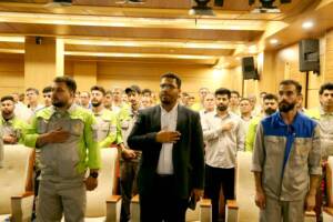 تمام پرسنل از کارگر تا مدیر در خدمت مردم هستند