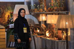 از هیزم تا هنر؛ آفرینش سازه‌های دست‌ساز چوب و رزین