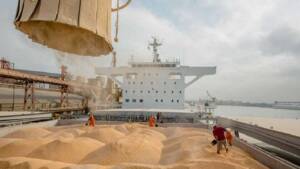 “حمل بیش از ۱ میلیون تن نهاده دامی به سراسر کشور