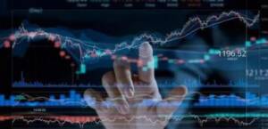 بورس در برزخ ترس و ترازنامه